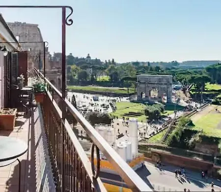 Spacious Penthouse With Stunning Views Of Historic Landmarks