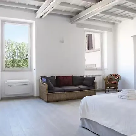 Spacious, Modern, Bright Apartment, Near Piazza Navona!