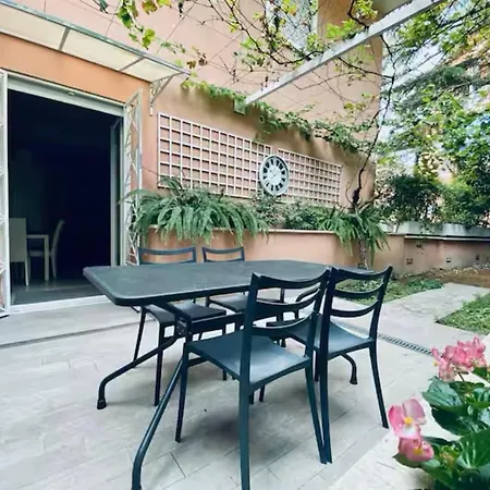 Vatican City Historic Center -Luxury Flat With Garden And Private Parking