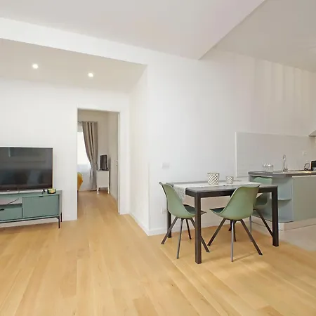 Graceful Apartment Near St Peter Metro 100 Mt