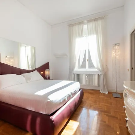 Lucrezio Caro Luxury Apartment