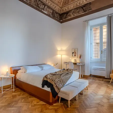 Appartamento Storico In Zona Barberini