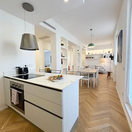Casa Vacanze Romane - Spacious, High Floor With Terrace