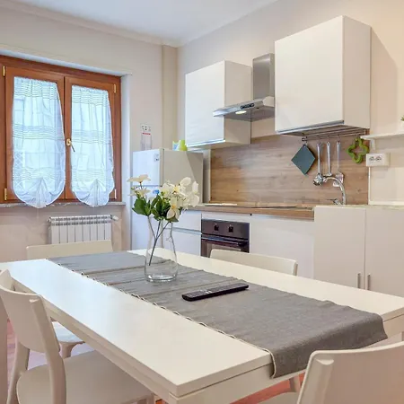 Metro C -Castani Charm Apartment
