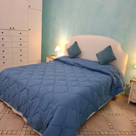 Le Chat Bleu