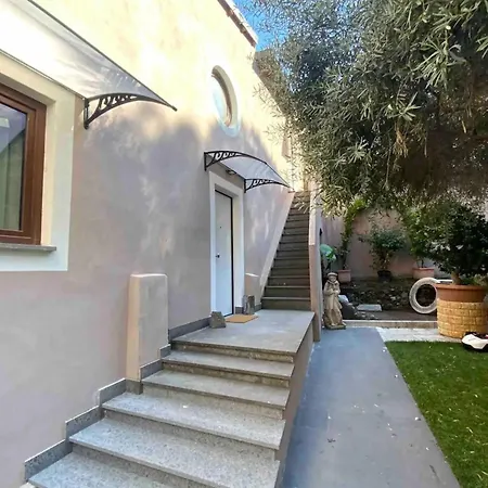 Exclusive Villa With Private Garden - 5 Minutes From The Colosseum