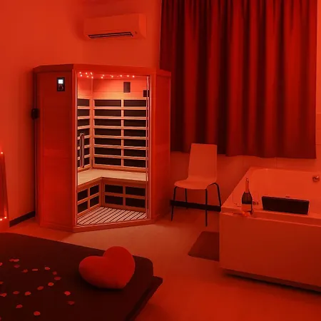 Lovers' Nest - Spa Apartment