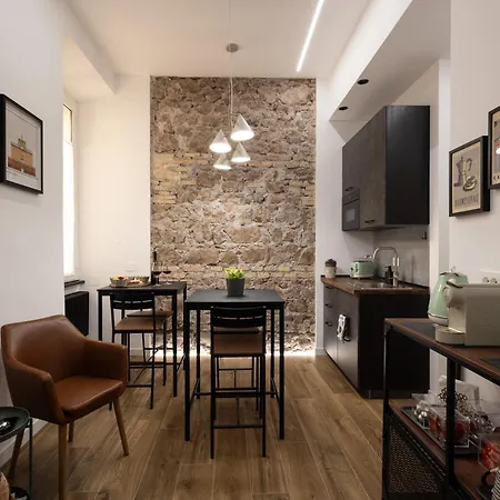 Style & Stone Guest House