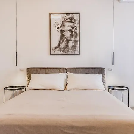 Domus Urbe Piramide Apartment