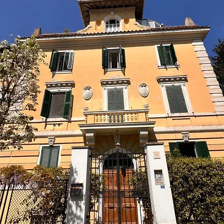 Gianicolo Hill Apartment
