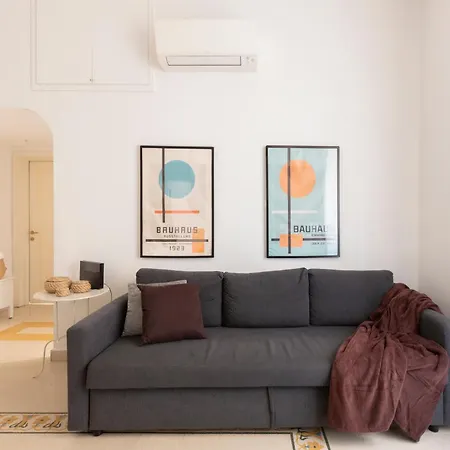 The Best Rent - Sunny Three-Bedroom Apartment Near Ottaviano Metro Stop
