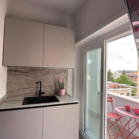 Urban Concept Santa Croce In Gerusalemme - Entire Apartment