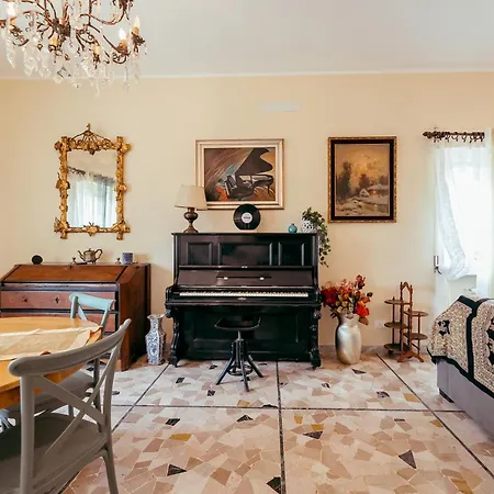 Апартаменты Eleganza E Arte A Citta Giardino