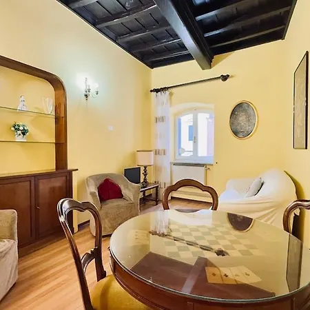 Historic Apartment By The Pantheon
