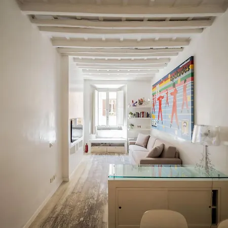 Elegant Roman Retreat In Piazza Sforza Cesarini