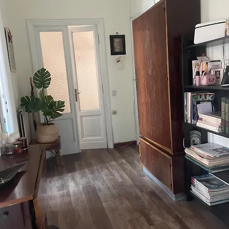 Sunny Apartment In Central Rome