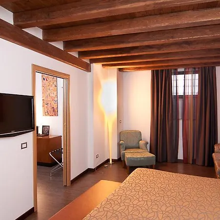 Excel Passetto Suites