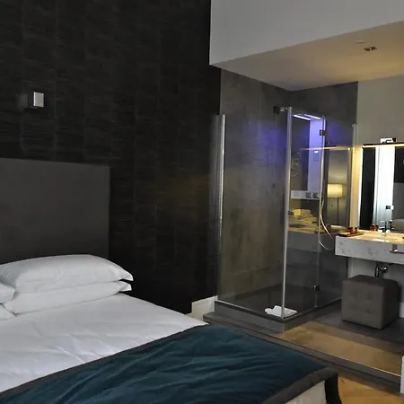 Place 24 Suites & Wellness
