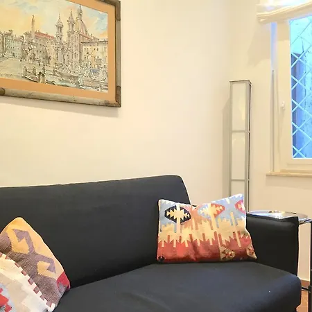 Navona, Old Rome Lodge