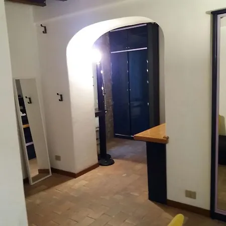 Piazza Di Pietra Apartment