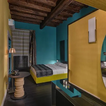 Three Rooms In Spanish Steps