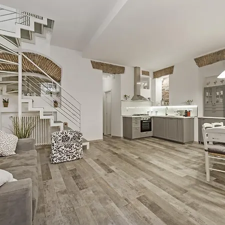 Awesome Duplex In Campo De' Fiori Area Apartment