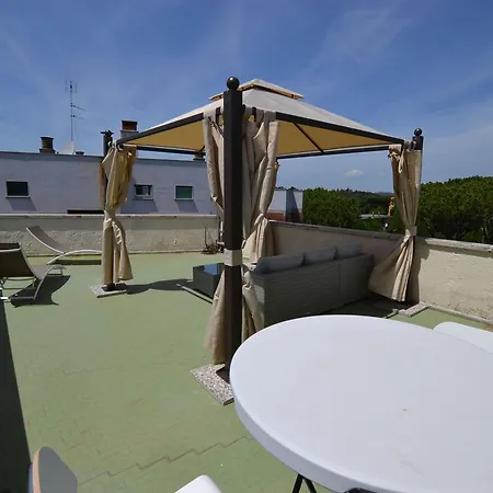 Romantic Attic With Terrace Over Rome