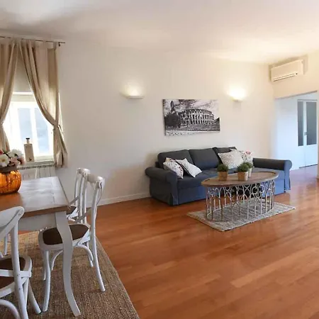 Romantic Flat Near Metro Flaminio