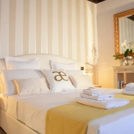 Historic Center - Elegant Apartment With Charming Antiques - Raffaello Inn