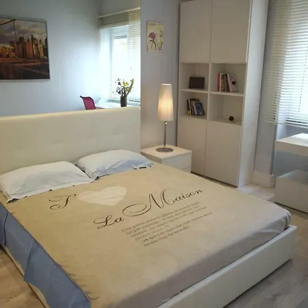 Metro A Modern Apartment