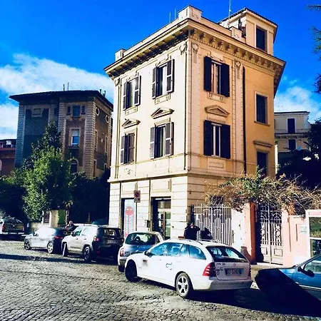 C Luxury Palace And Hostel