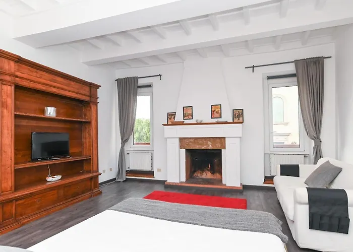 Gorgeous Trastevere Loft On The River