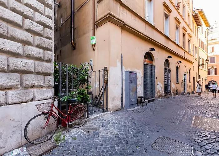 White Coronari Apartment