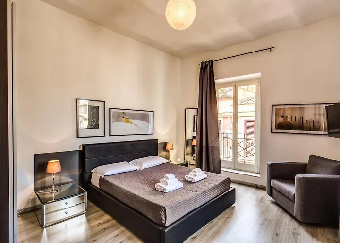 Lovely Apartment With Balcony In Campo De' Fiori