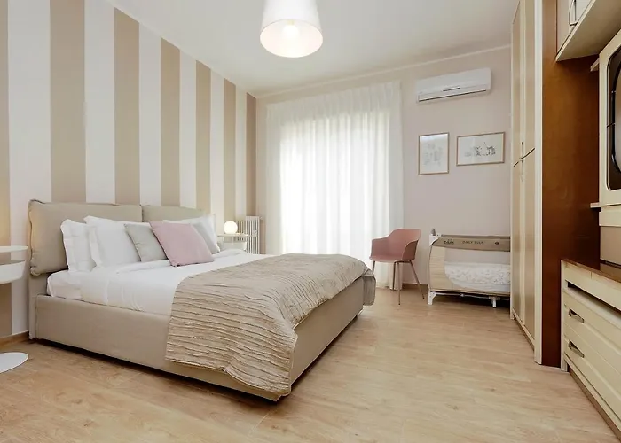 Elegant 3-Bed Apartment 10' Termini Wi-Fi Ac