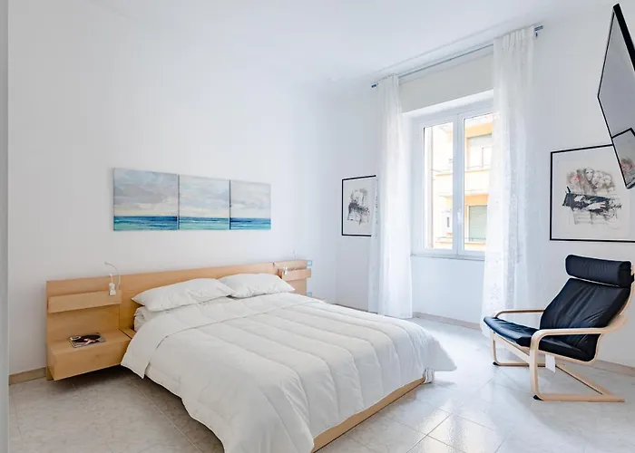 Arezzo Apartment - Metro Bologna Direct To Colosseum, Wifi & Ac