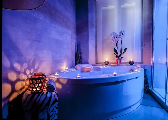 Town House Spagna- Luxury Rooms With Jacuzzi Bath