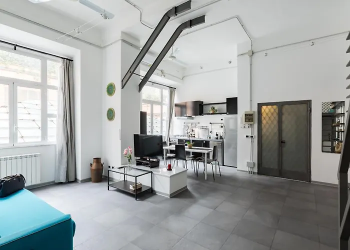 Spacious Modern Loft Steps From Trevi Fountain