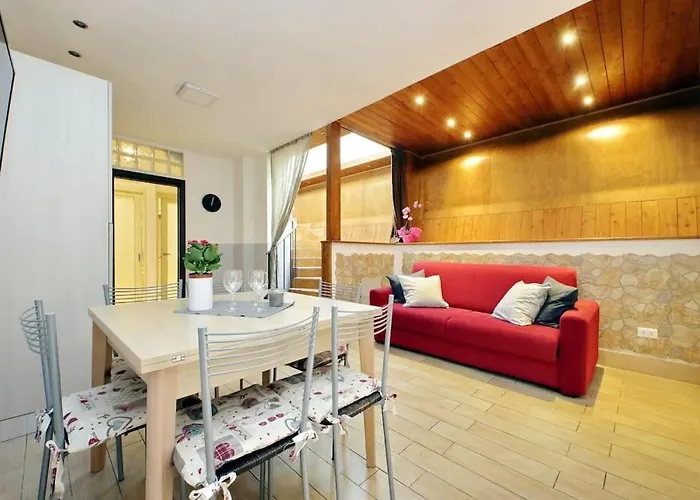 Spacious Vatican Flat With Courtyard