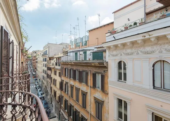 Trevi Fountain Luxury Apartment