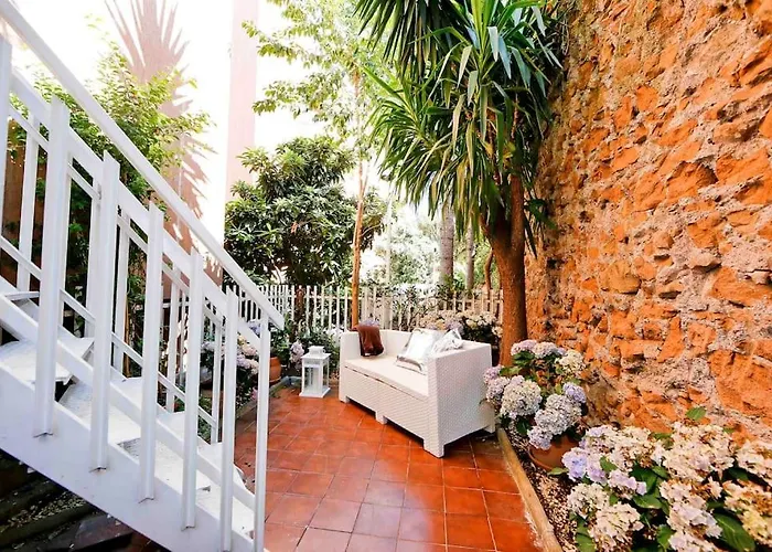 Charming Patio Apartment Trastevere