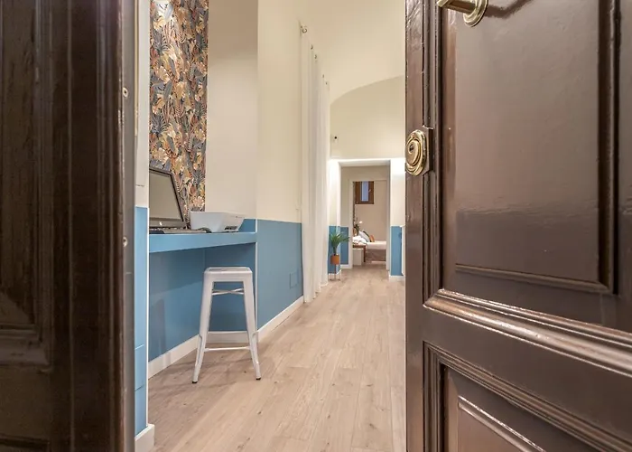 Vittoria Garden Suites Elegant Guesthouse Near Colosseum