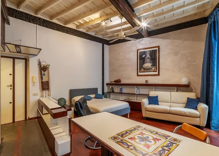 Guesthost - Piazza Navona Petite House