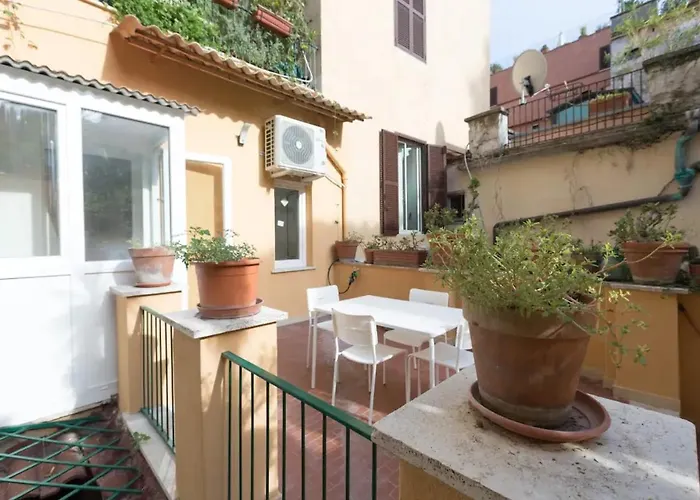 Quiet With Large Terrace In Spanish Steps Area