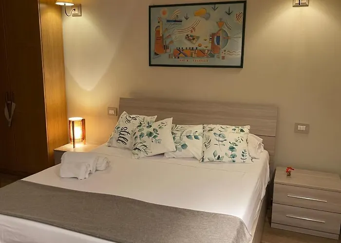 Frank Host Roma Lux , Metro A a 50 m, simple check-in con codice a qualsiasi orario