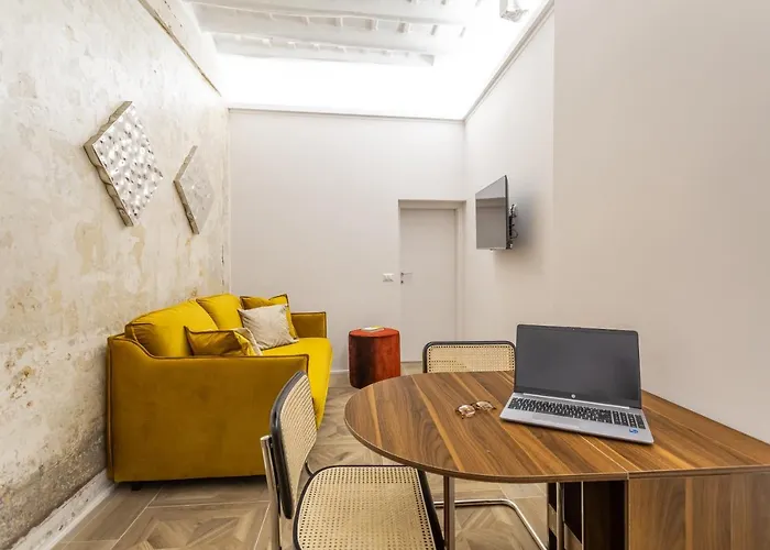 Daplace - Elena Apartment
