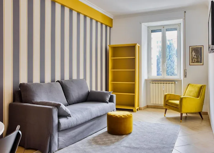 Yellow Stripes Apartment - San Giovanni By Rhr