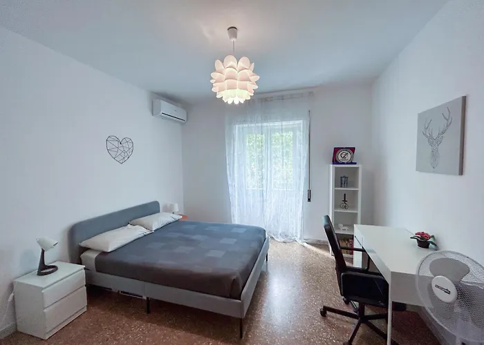 Large Apartment Well Connected To Roma Historic Center With Metro A, Ac, Wi-Fi