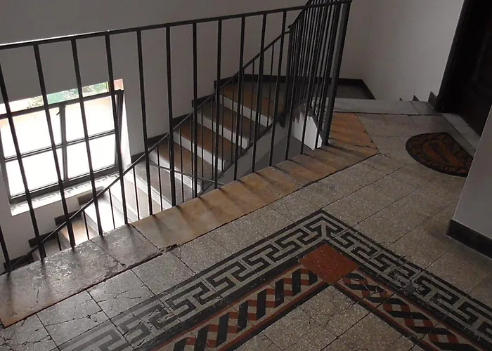 Italy'S Enchanting Ambiance - A Snug Apartment In Rome