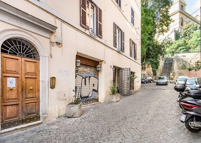 Trastevere Alley Apartment